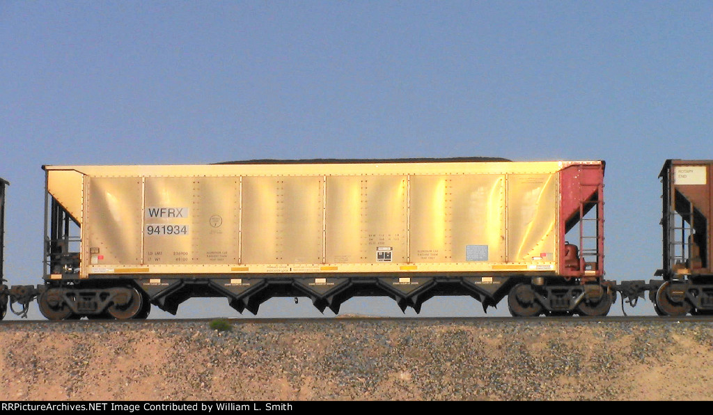 WB Unit Loaded Hooper Frt at Erie NV W-Pshr -47